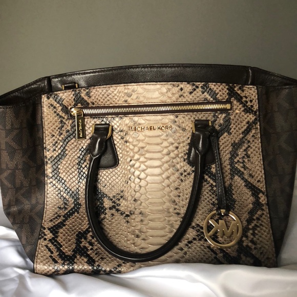 Michael Kors purse - Picture 2 of 5